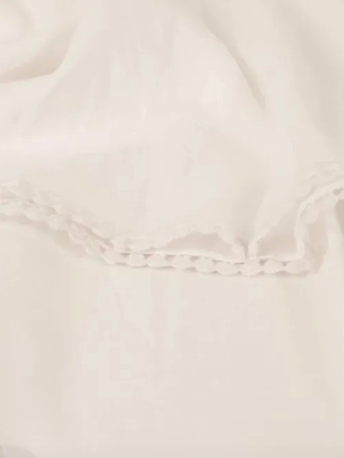 The Indian Kengri Lace Scarf in White, hijab